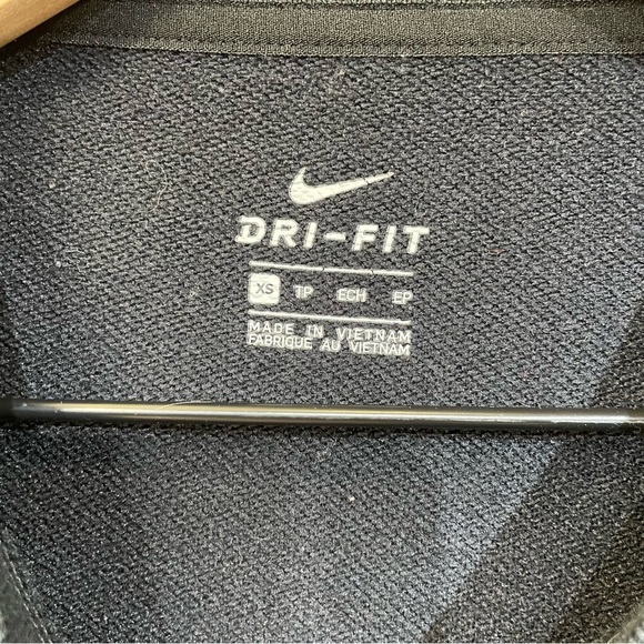Nike Dri-Fit Women's Black Crewneck Pullover with Pockets - size XS - Picture 2 of 6